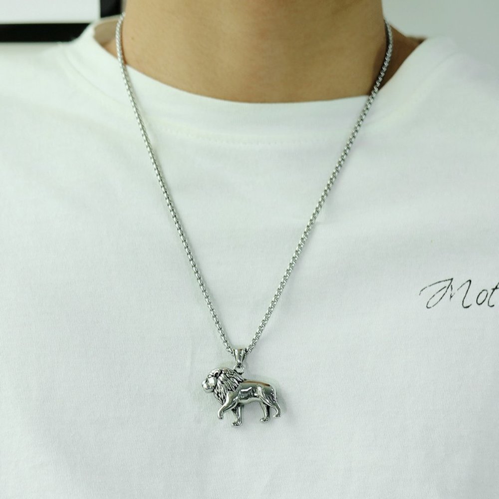 lion necklace - Picture 2 of 3